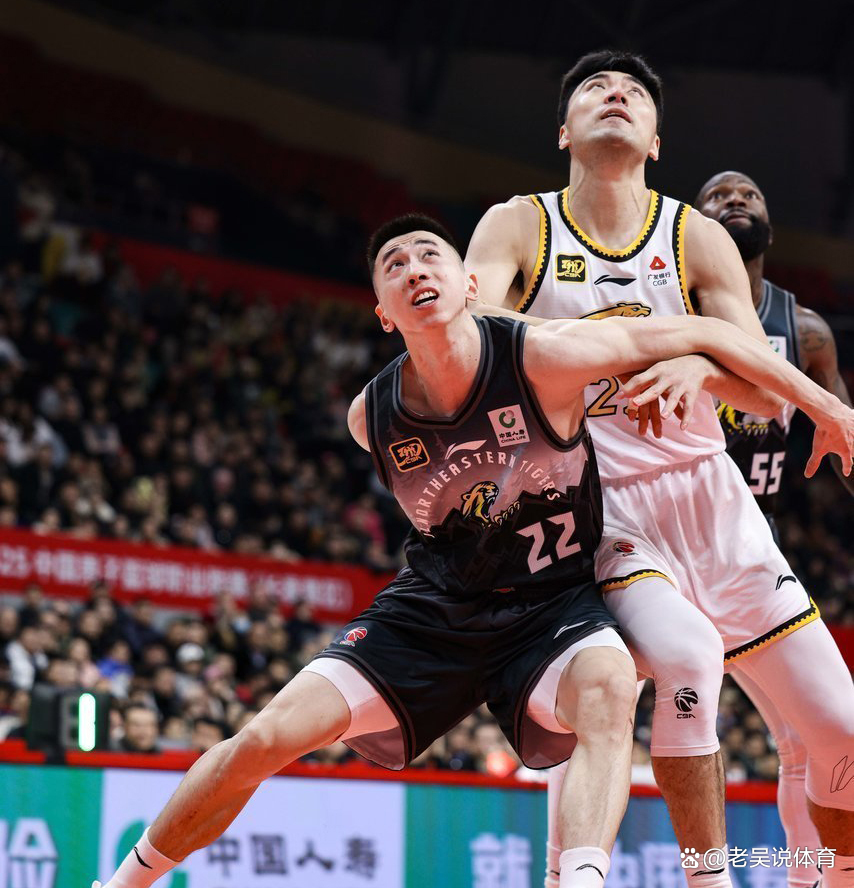 CBA常规赛八强战爆出冷门！密尔沃基雄鹿小胜广厦男篮，争冠形势突变的简单介绍